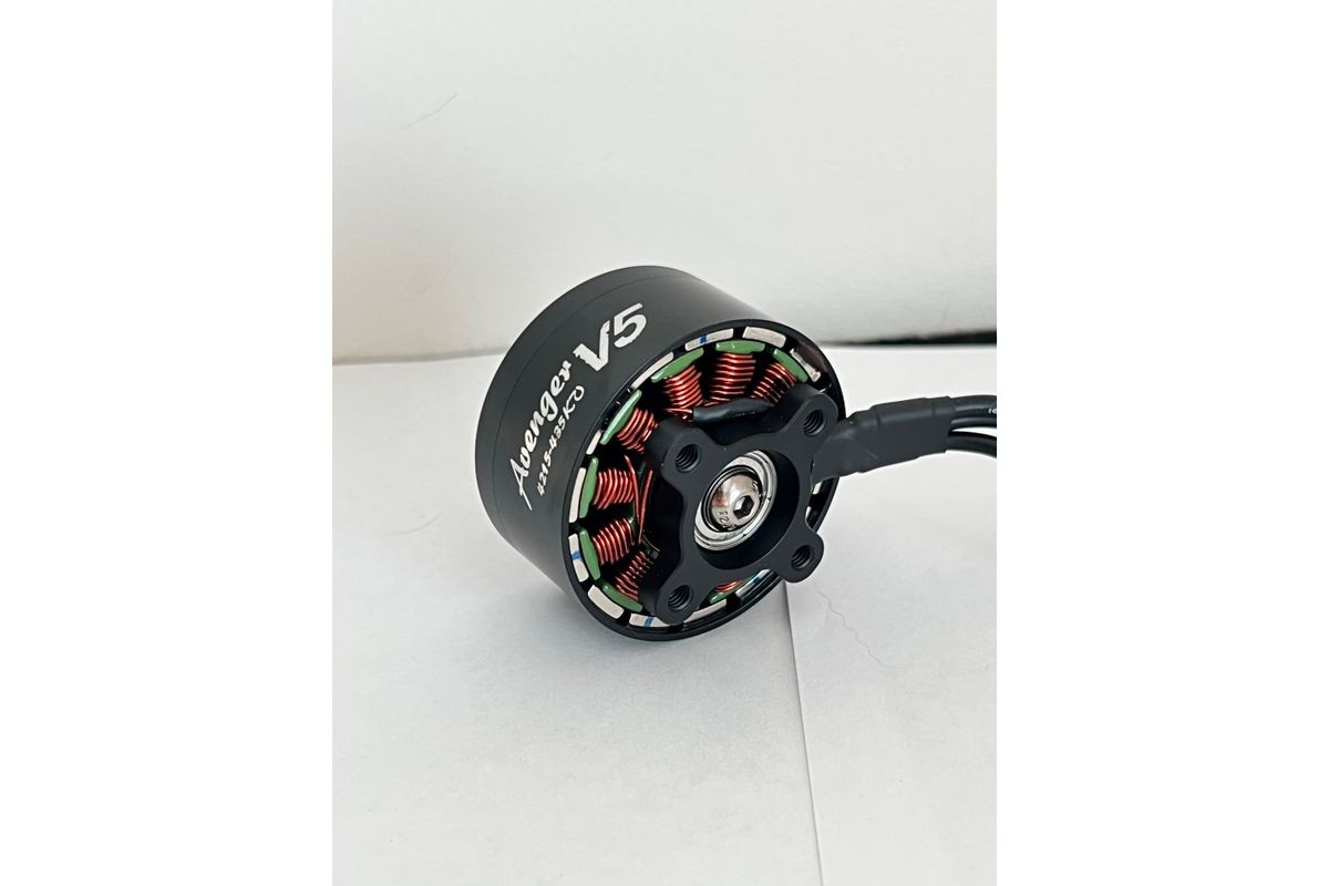 Мотор Brotherhobby Avenger V5 4215 435kv - обложка видео